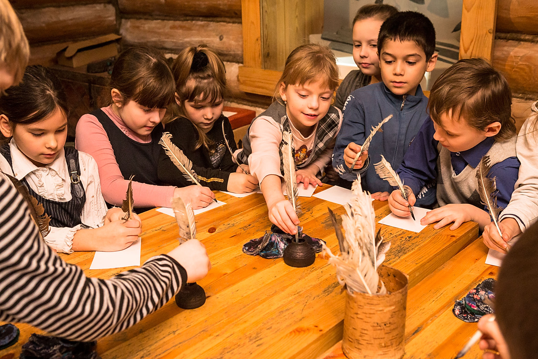 Урок в старорусской школе. Музей в школе. Музейный уголок. Школьный музей в школе. Кружок краеведение.