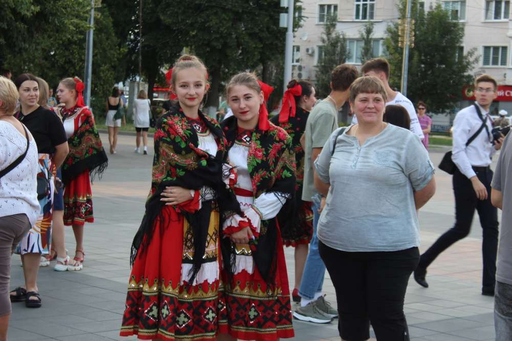 Новомосковск сегодня. Мероприятия в Новомосковске сегодня на площади. Празднование день площади в Новомосковске смотреть.